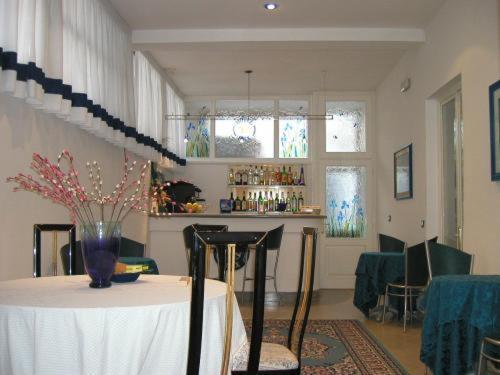 Rex Hotel