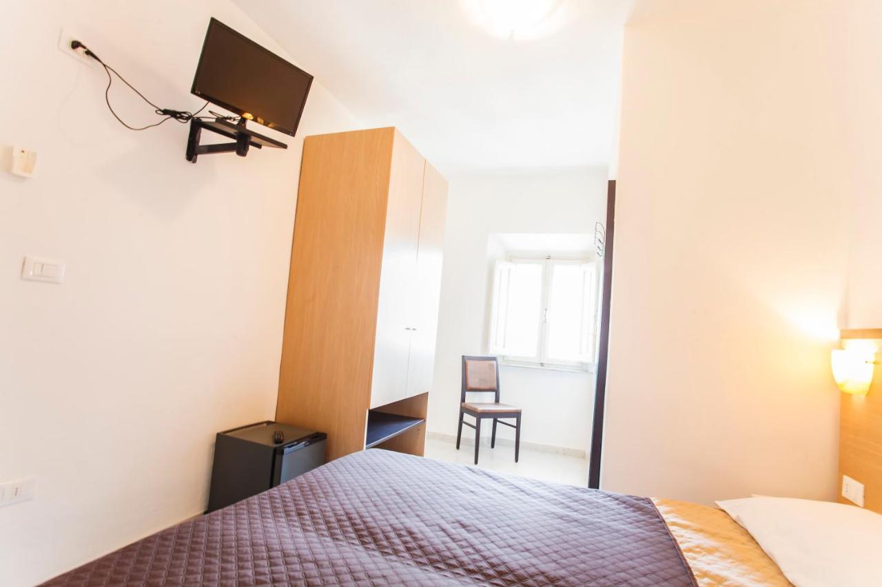 Rex Hotel 2*
