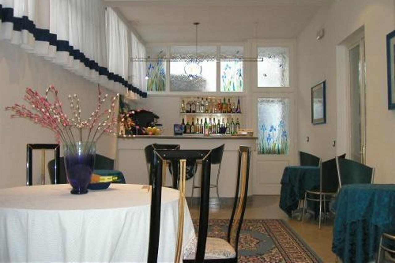 Rex Hotel 2*
